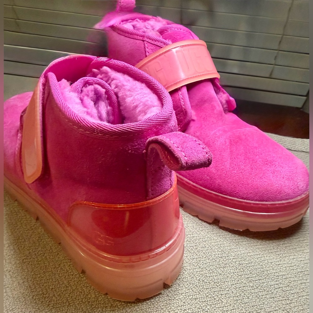 UGG Neumel Women’s Suede Chukka Boots Barbie Pink Core, Size 9 Like New - Picture 6 of 9